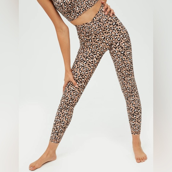 Aerie Chill Play Move Leggings High Rise Crossover Leopard Print Crop size large - Picture 1 of 7